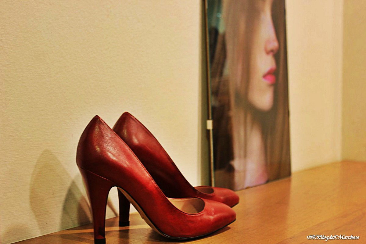 Una scarpa rossa contro la violenza sulle donne. #Cinti