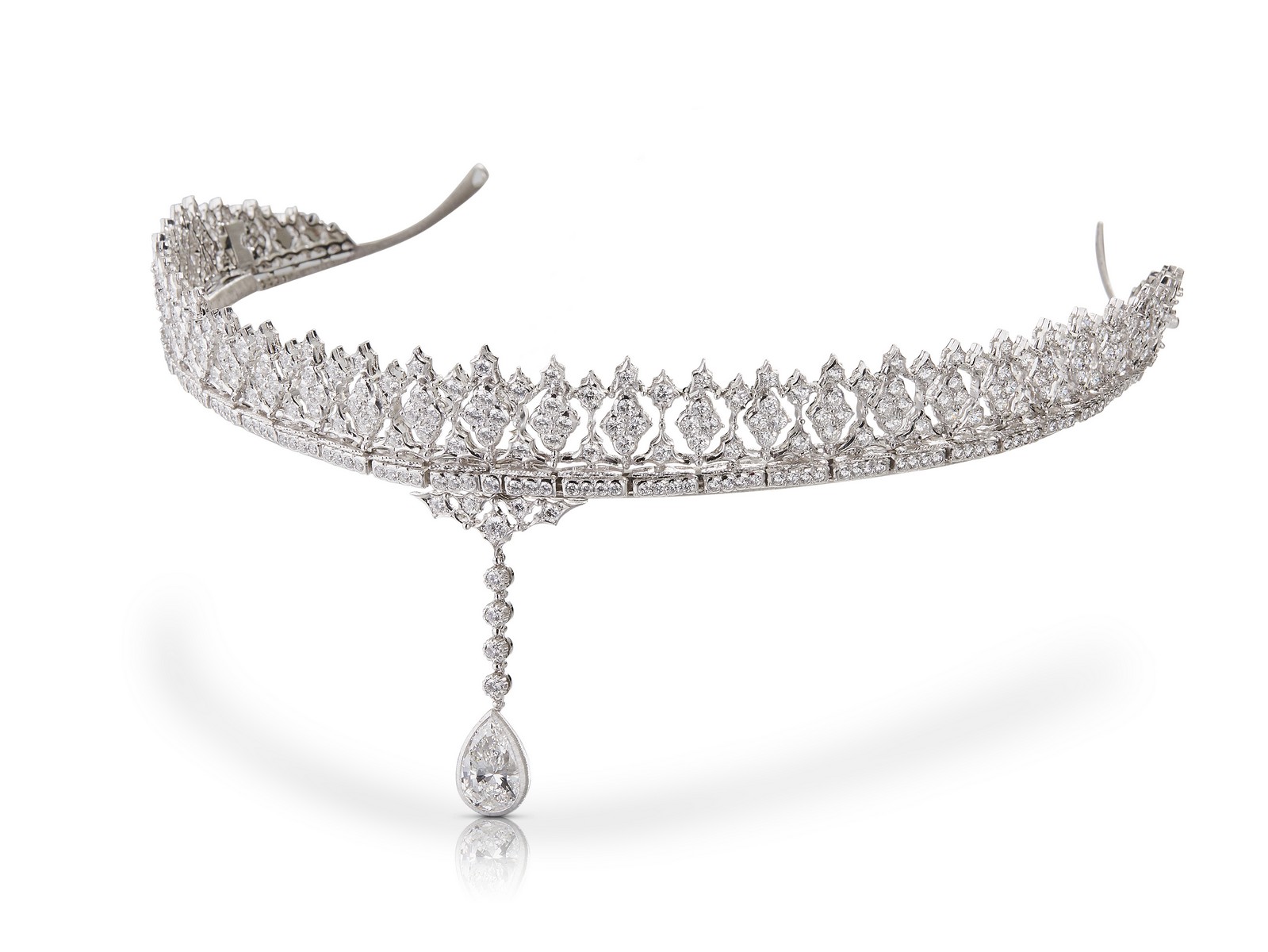 Buccellati: tiara “Carlotta” e bracciale “Oasi”